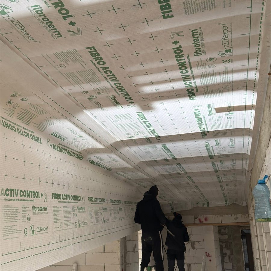 Membrană cu SD variabil montată pe tavanul mansardei, lucrare EcoPlus